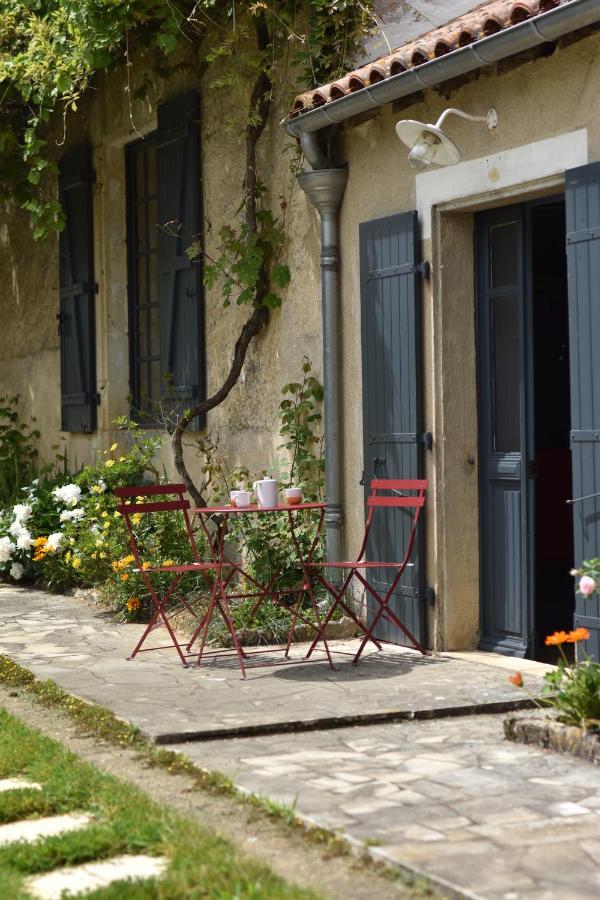 Un Jardin Et Trois Maisons Brux Exterior photo